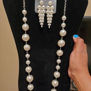 Necklace and earring set